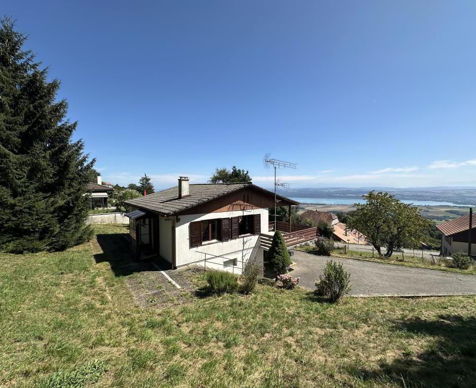 STUNNING VIEWS, A LARGE PLOT OF LAND FOR A SMALL DETACHED VILLA