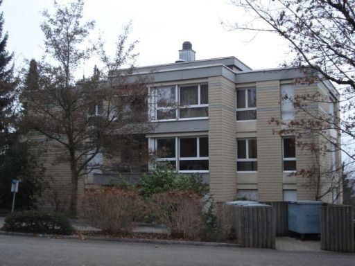 Helle 4 1/2-Zimmerwohnung, Parterre rechts