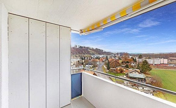 Grosszügige Wohnung mit Aussicht