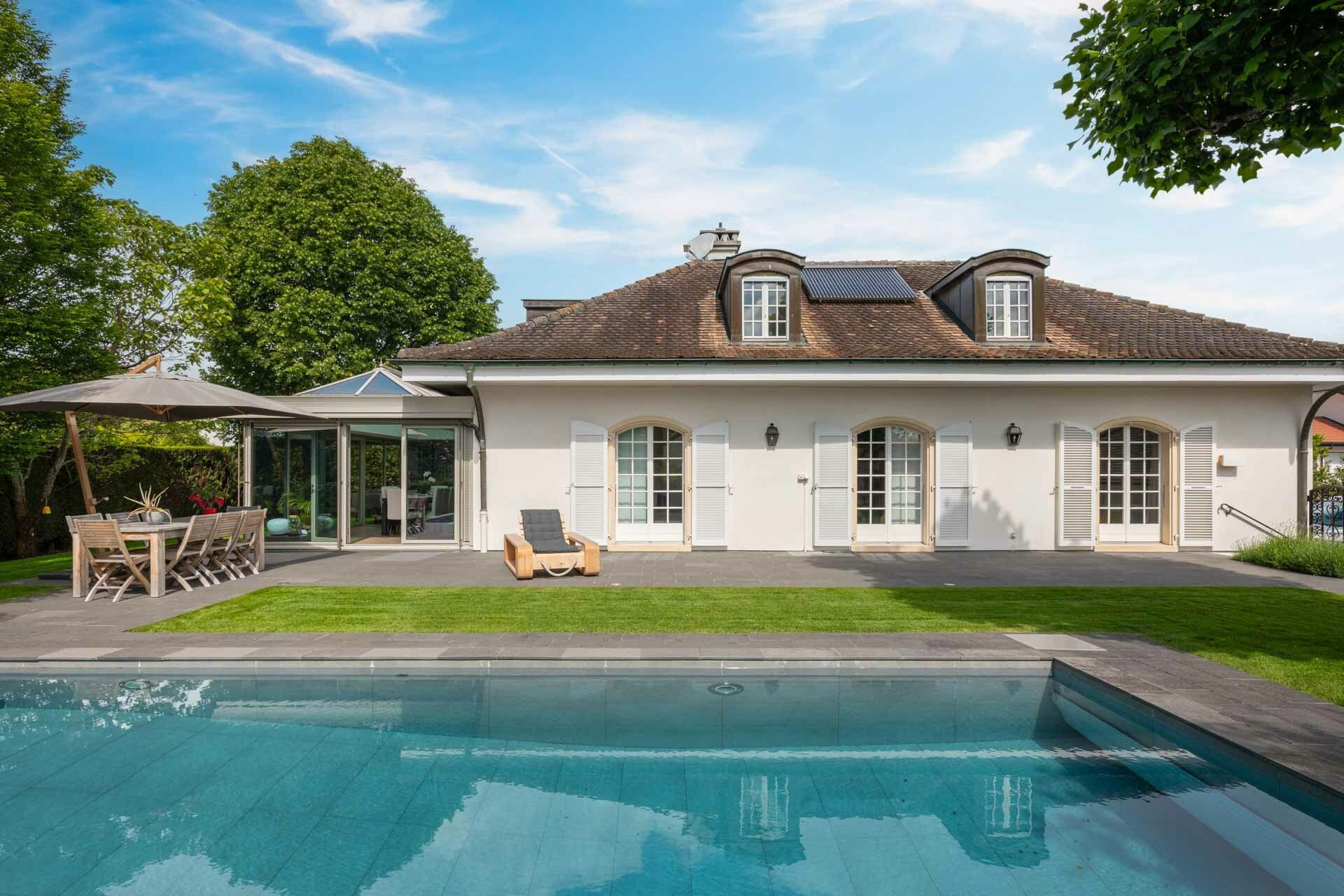 Maison individuelle avec piscine nichée aux portes de Genève