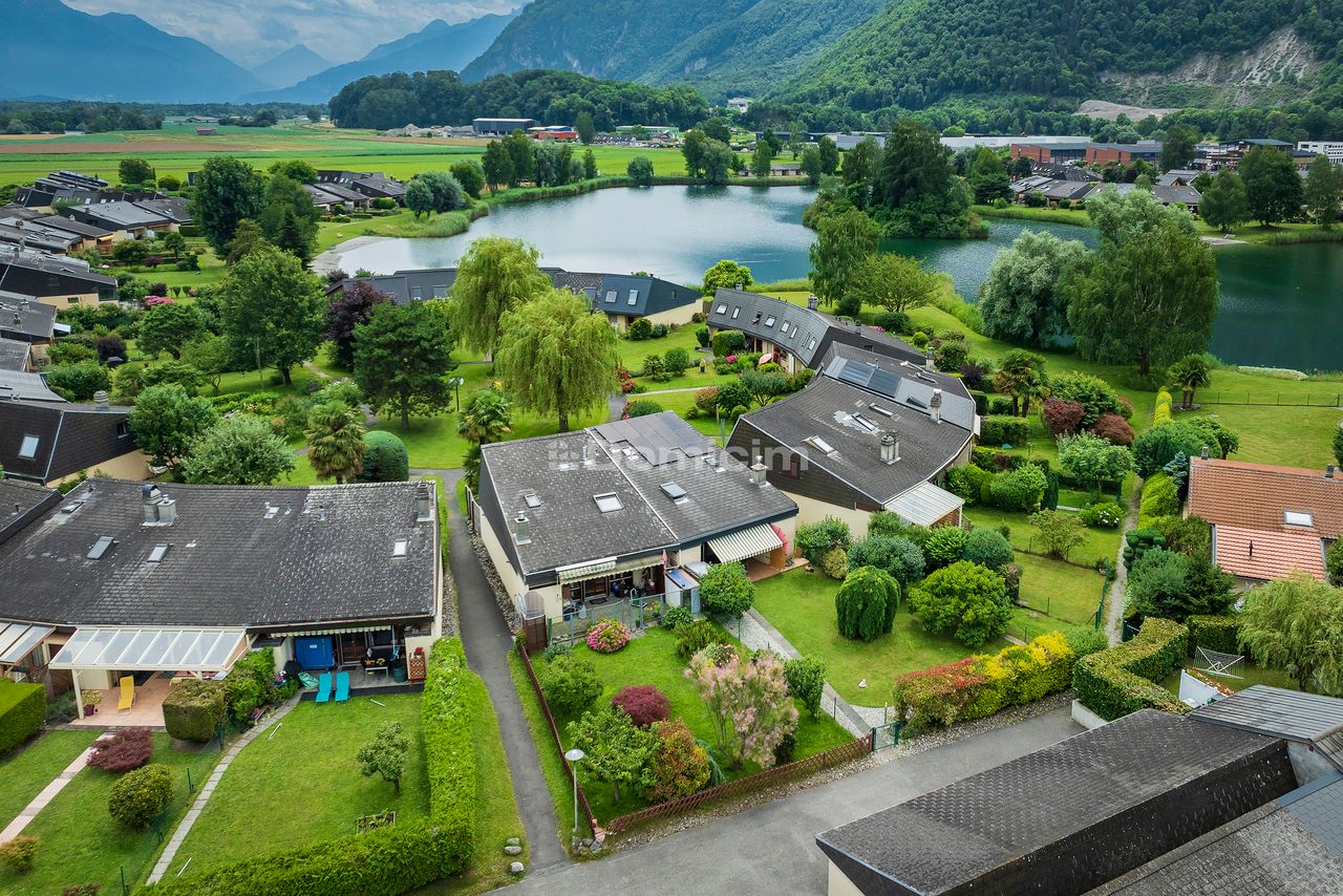 PORT-VALAIS - Villa mitoyenne au bord d'un lac privé