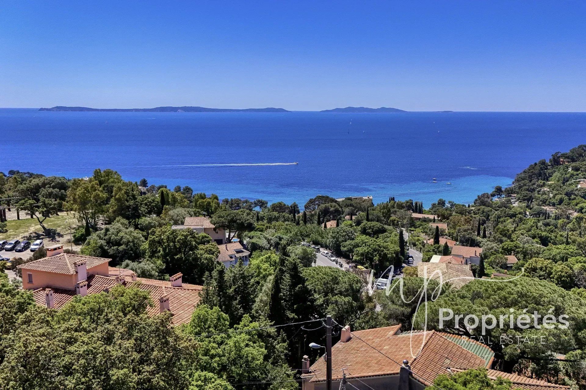 EXCLUSIVITE RAYOL CANADEL SUR MER Au coeur du village, villa 4 chambres vue mer, 2 garages