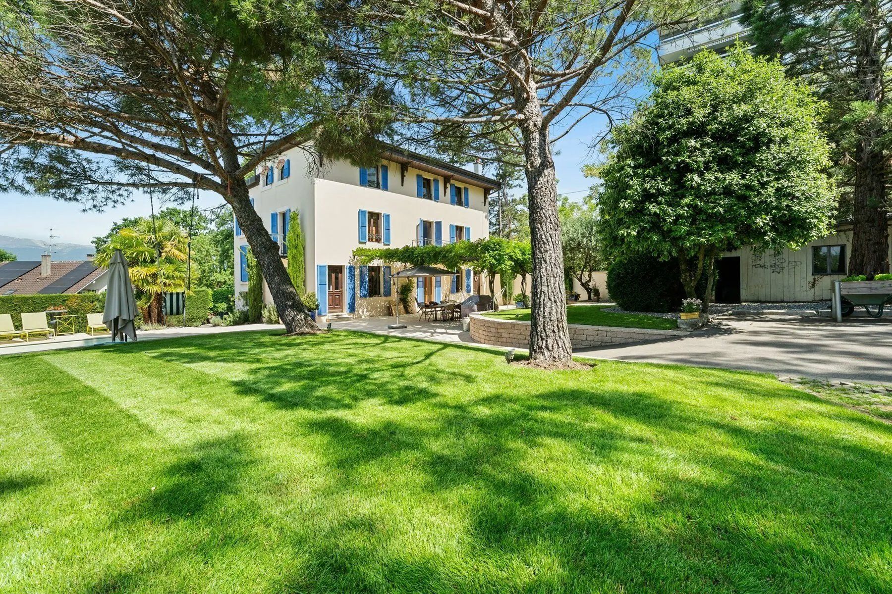 Belle Propriété Avec Piscine à Proximité Des Organisations Internationales