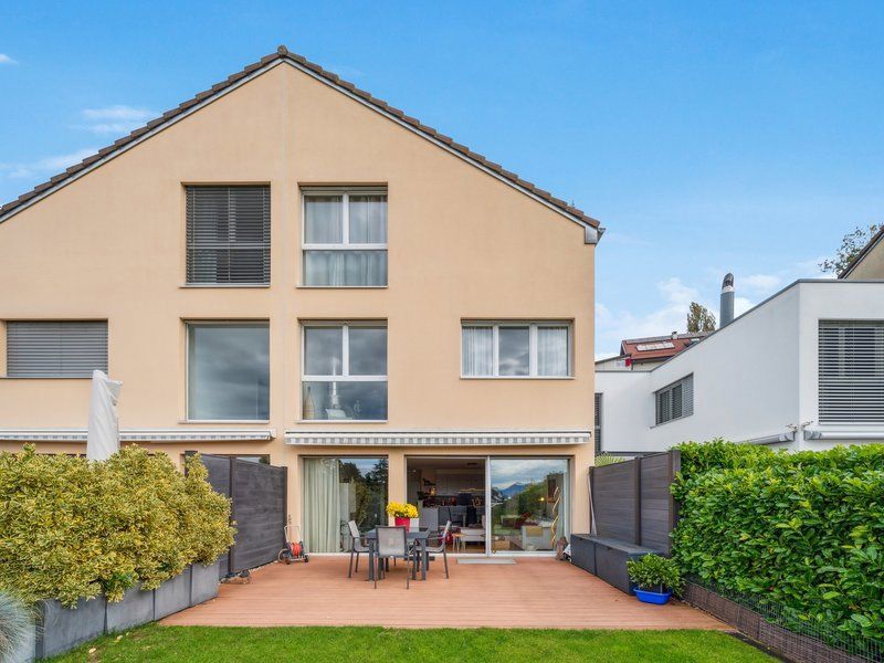 Belle maison jumelle avec jardin et vue sur le lac