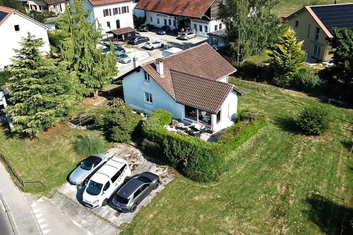 AT THE GATES OF ÉCHALLENS, charming 5½ room detached house