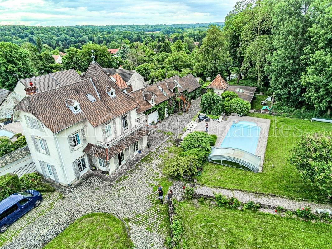 Demeure de Caractère - Opportunité d’Investissement Exceptionnelle avec Jardin et Piscine