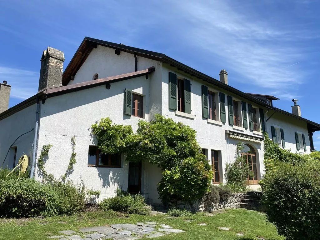 Magnifique villa avec une vue dégagée sur le lac