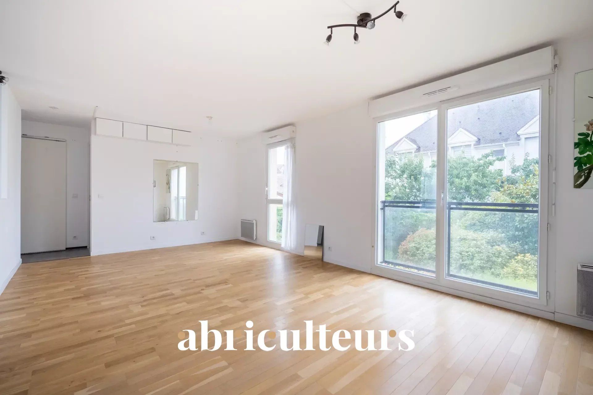 Appartement 3 pièces de 67 m² avec parking à Nanterre / proche Puteaux