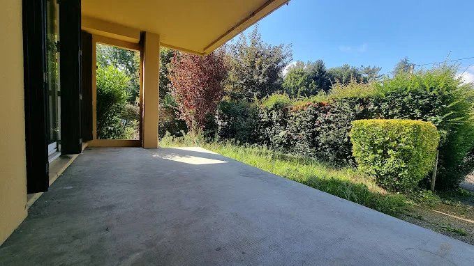 RARE SUR TARBES  ! APPARTEMENT 60m² avec grande terrasse, jardin privatif, Garage, Cave et  place de parking