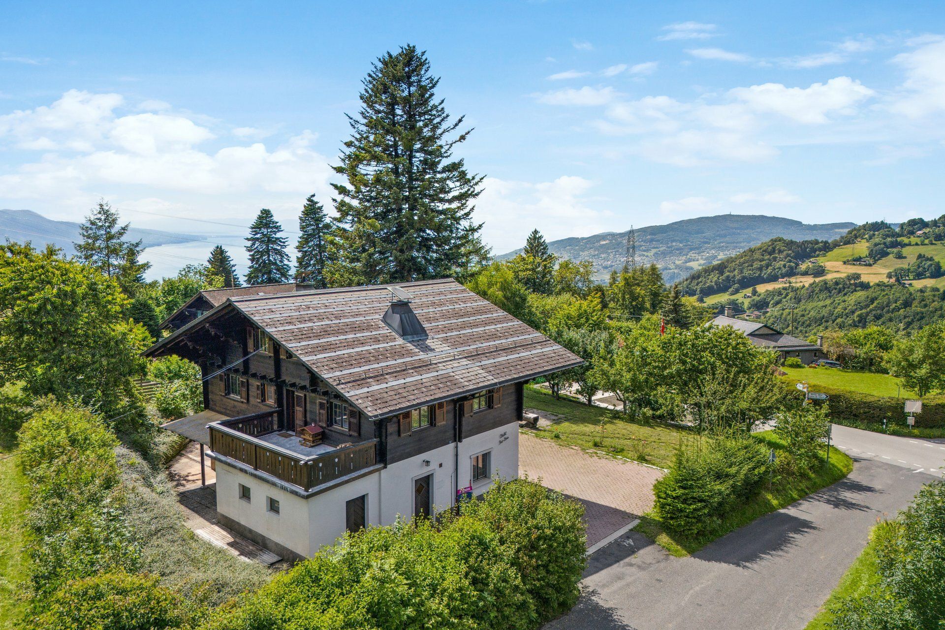 VALLON DE VILLARD beau chalet de qualité avec grand atelier