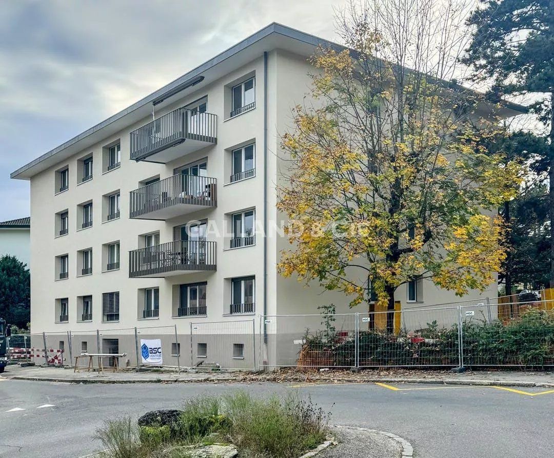 Appartement entièrement rénové de 4.5 pièces au 1er avec balcon