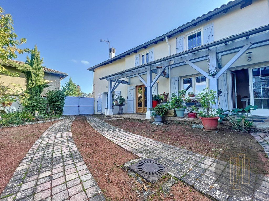 Exclusivité - Salles Arbuissonnas - Maison de village 182 m², parcelle 715 m²