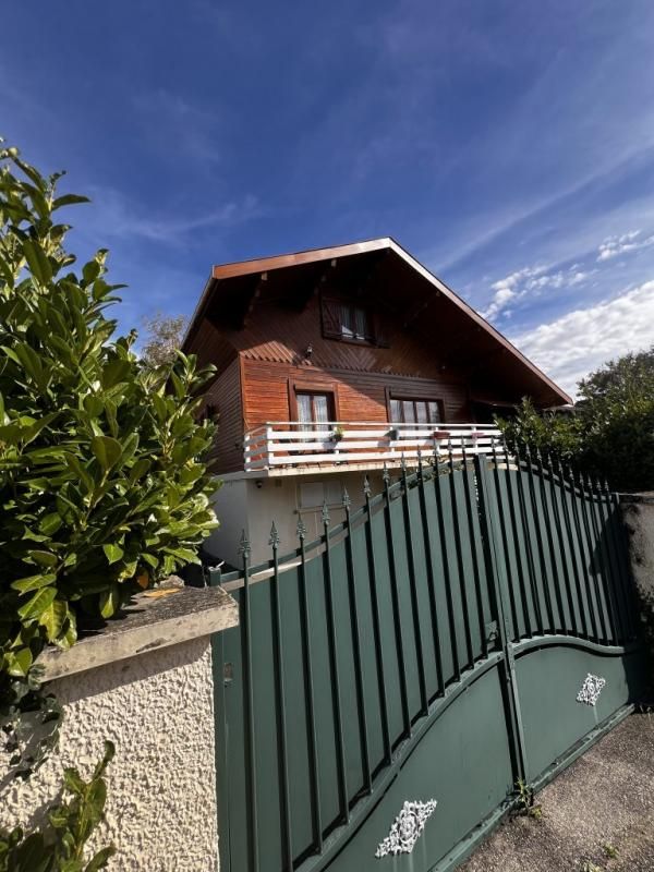 Maison, chalet de 121 m² sur un terrain de 700 m² Saint Laurent de Mure 69720