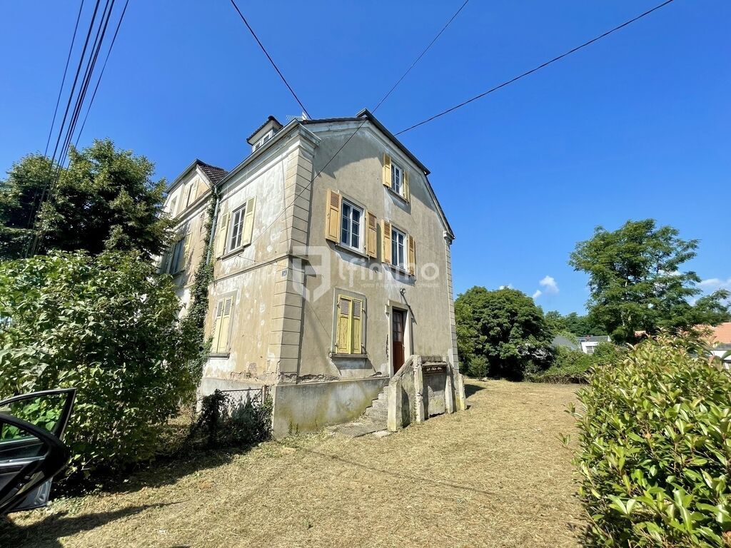 Maison de caractère à fort potentiel sur un très vaste terrain