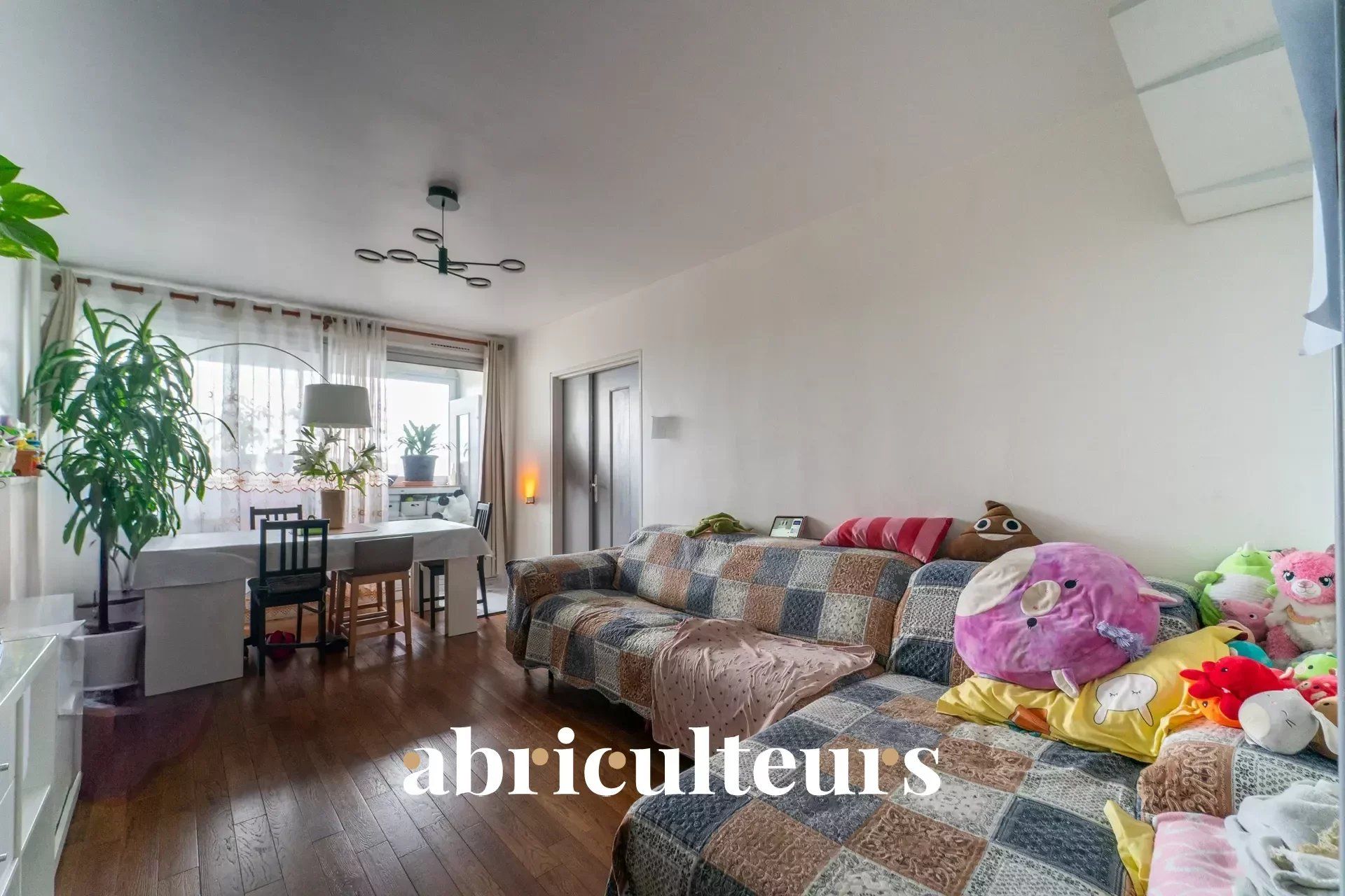 Appartement 3 pièces en très bon état avec parking - 75m² - Colombes