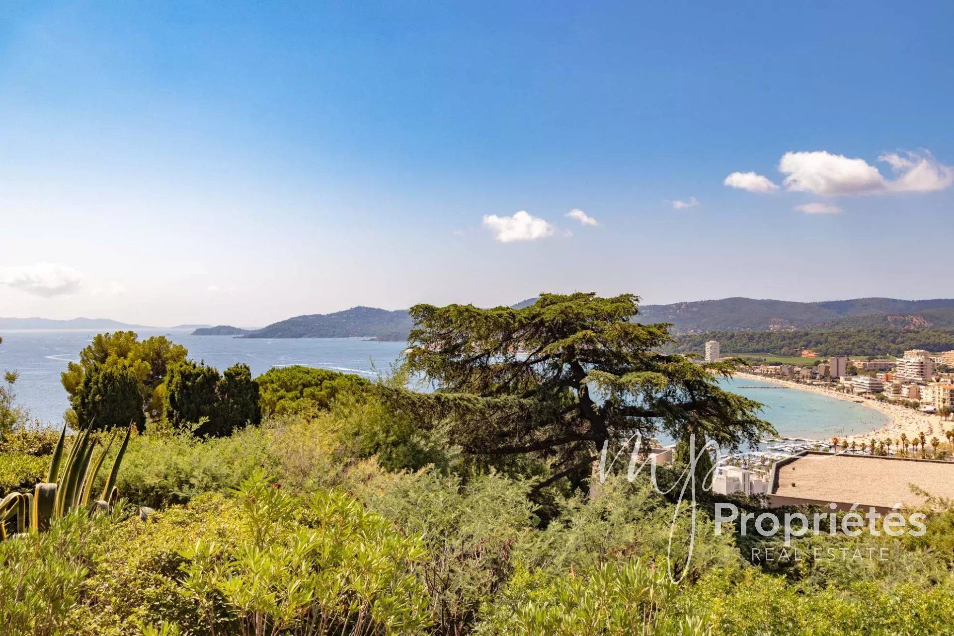 LE LAVANDOU Appartement T4 3 chambres avec terrasse et vue mer