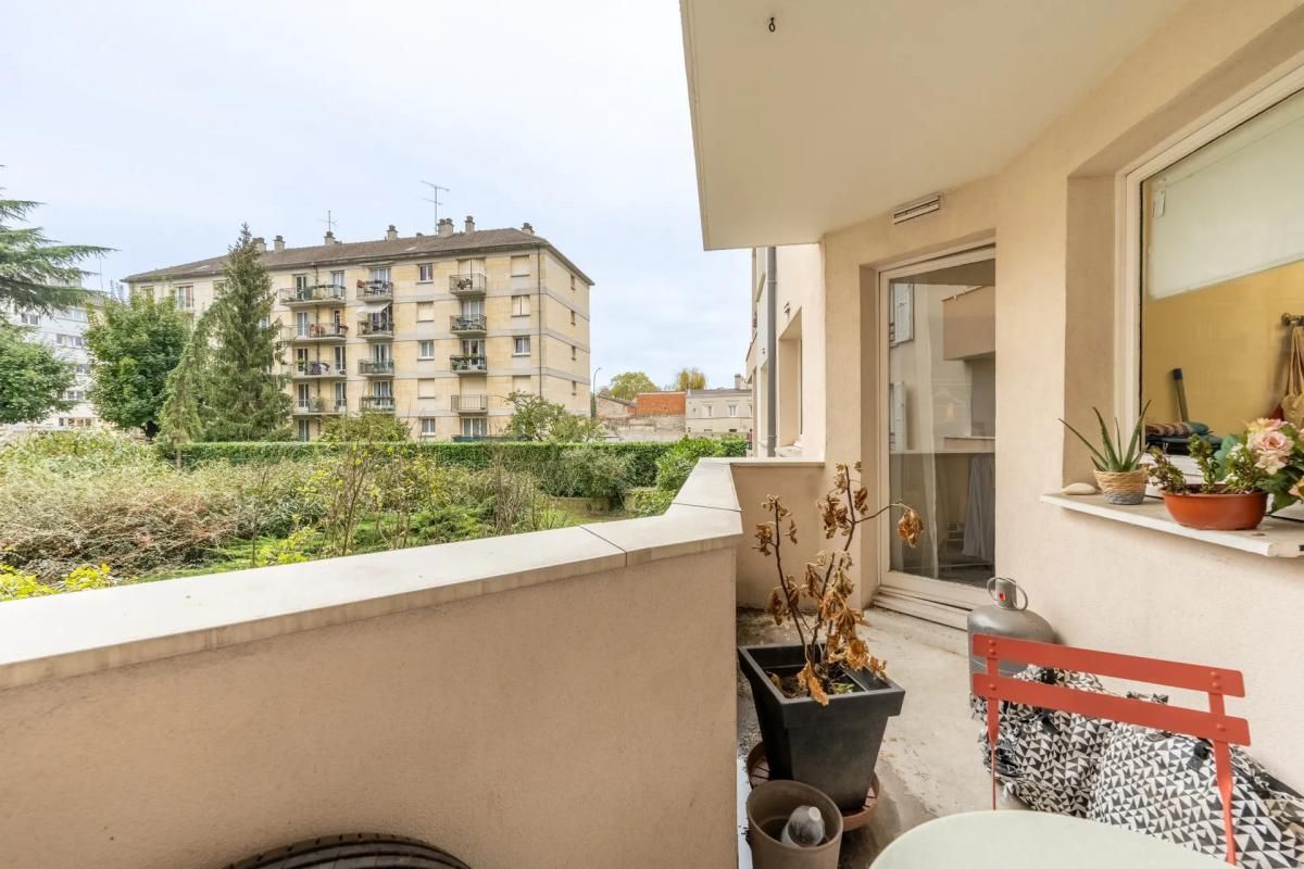 Appartement 2 pièces de 50m2 en vente à Sannois avec parking et balcon