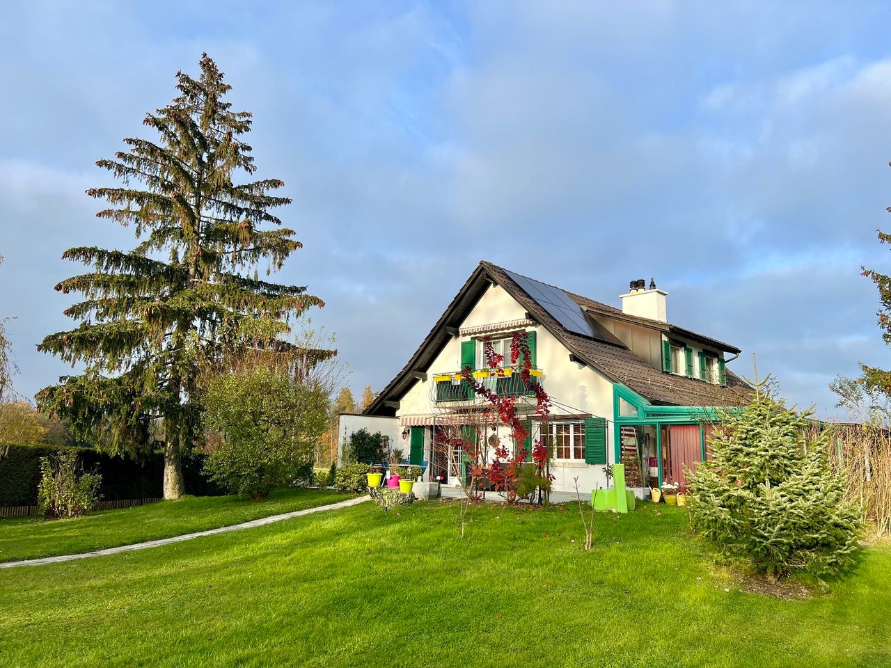 A VENDRE BELLE MAISON FAMILIALE DE DEUX APPARTEMENTS AVEC GRAND JARDIN