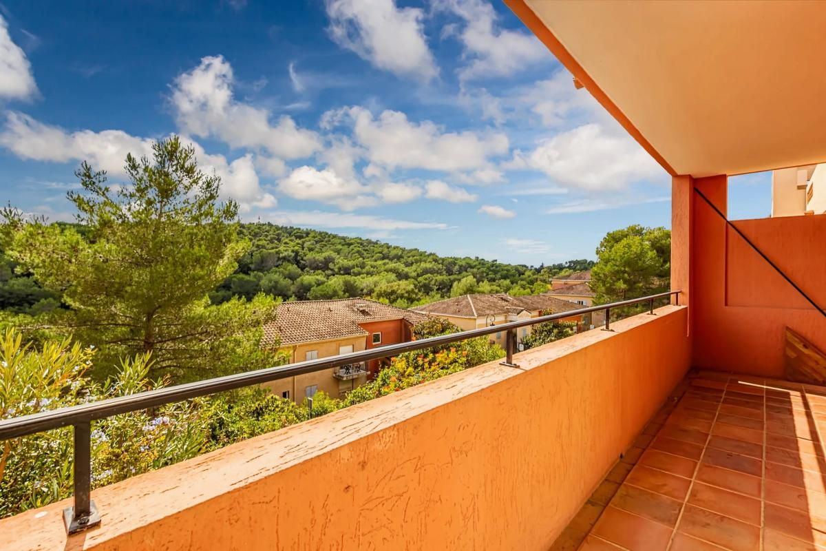 Appartement 3 pièces de 81 m2 en résidence avec terrasse et parking en vente à Mougins