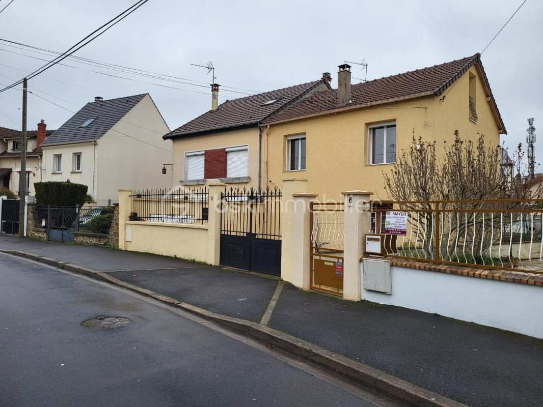 Belle maison d'habitation de 149 m2, très bien située dans un quartier recherché, pavillonnaire et calme, à quelques minutes des transports, des écoles et des commerces du centre-ville