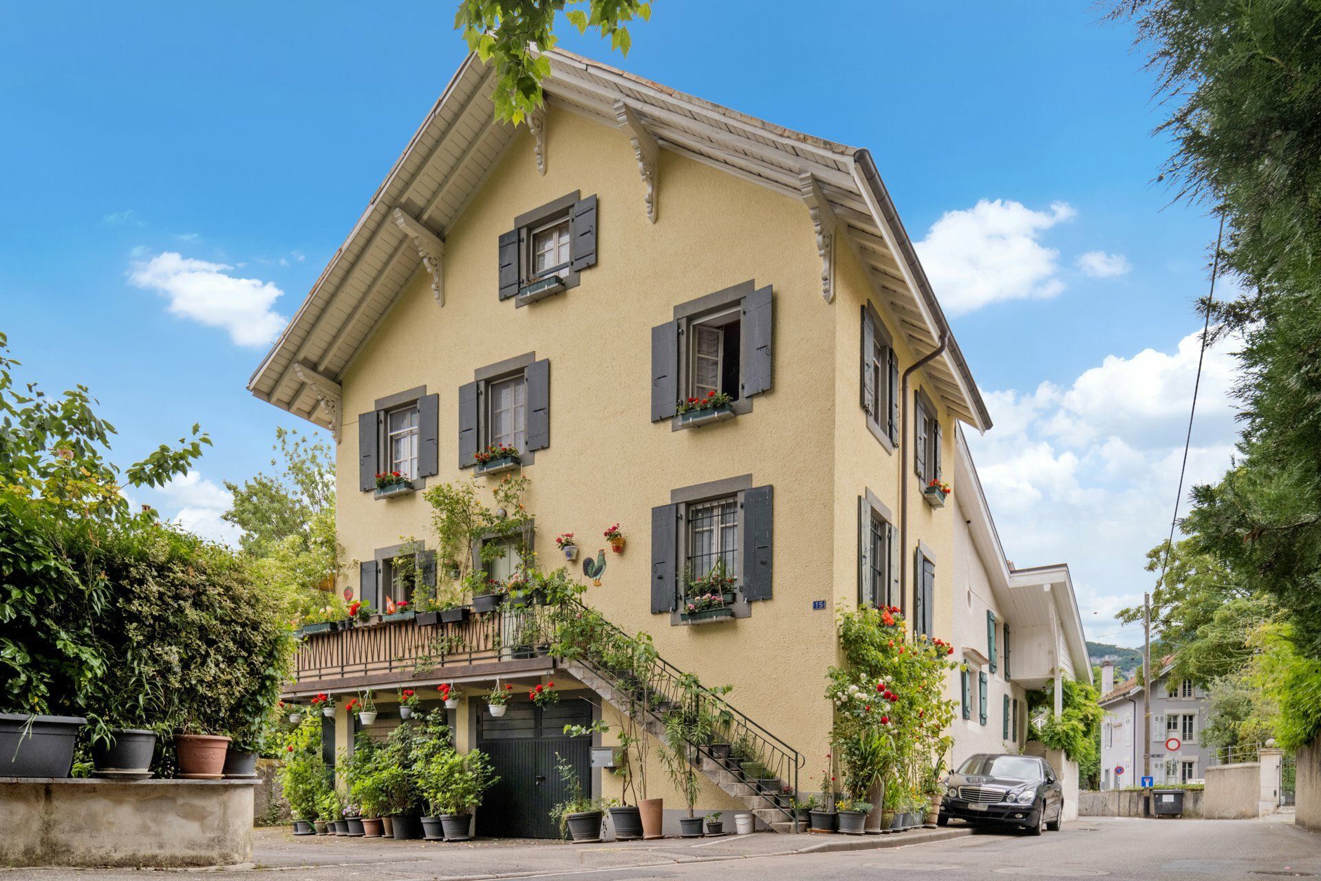 GRANDE MAISON DE CARACTERE AU CALME AVEC FORT POTENTIEL D’AMENAGEMENT