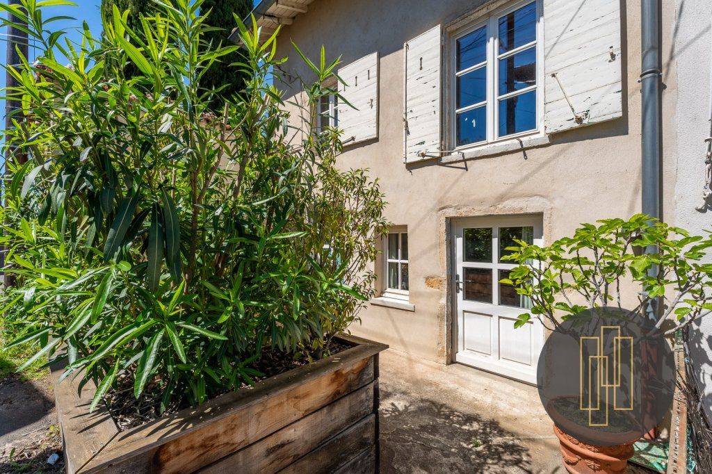 Maison de village avec jardin : Fleurieu sur Saône limite Neuville