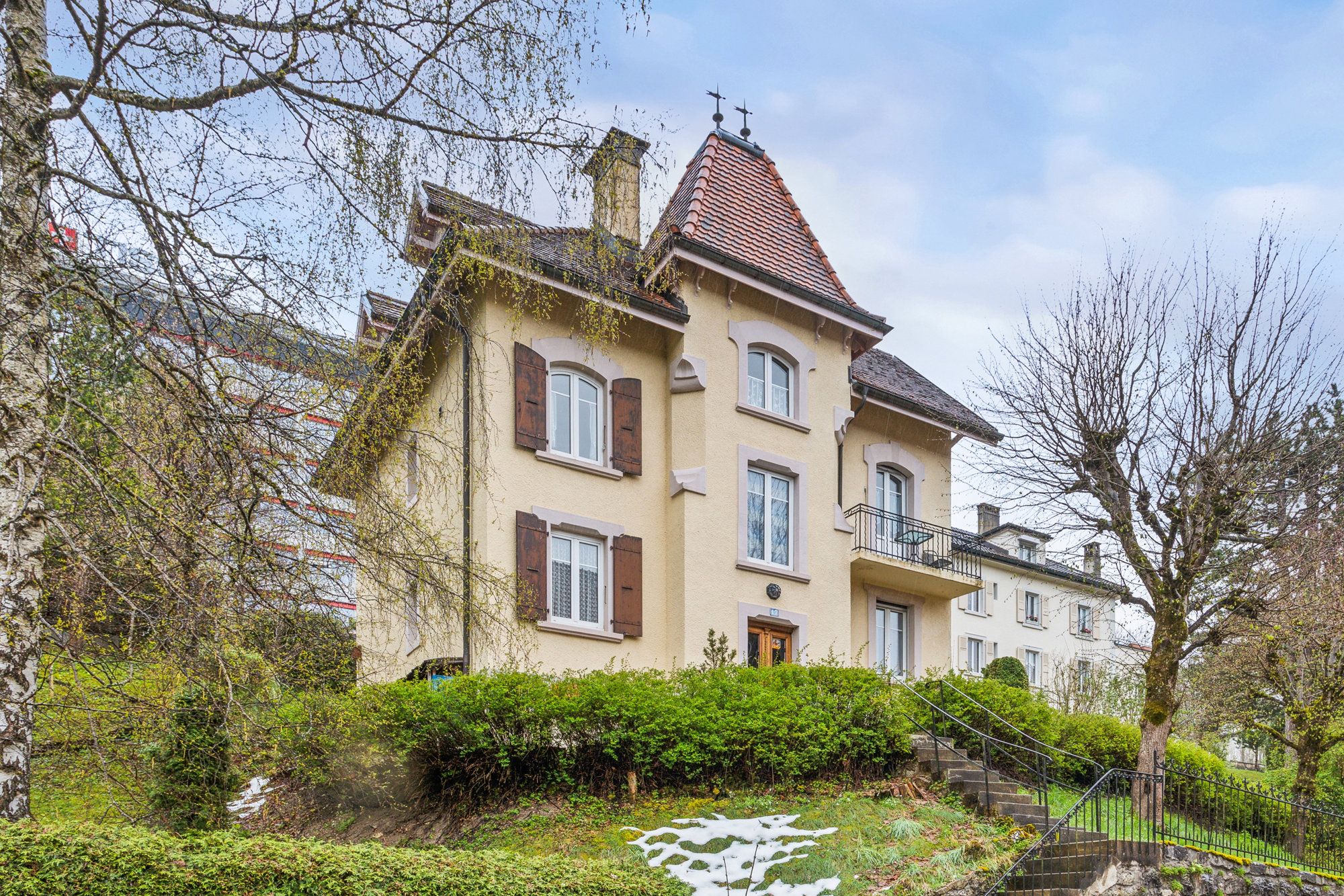 Maison de maitre de 2 appartements idéalement située au Locle