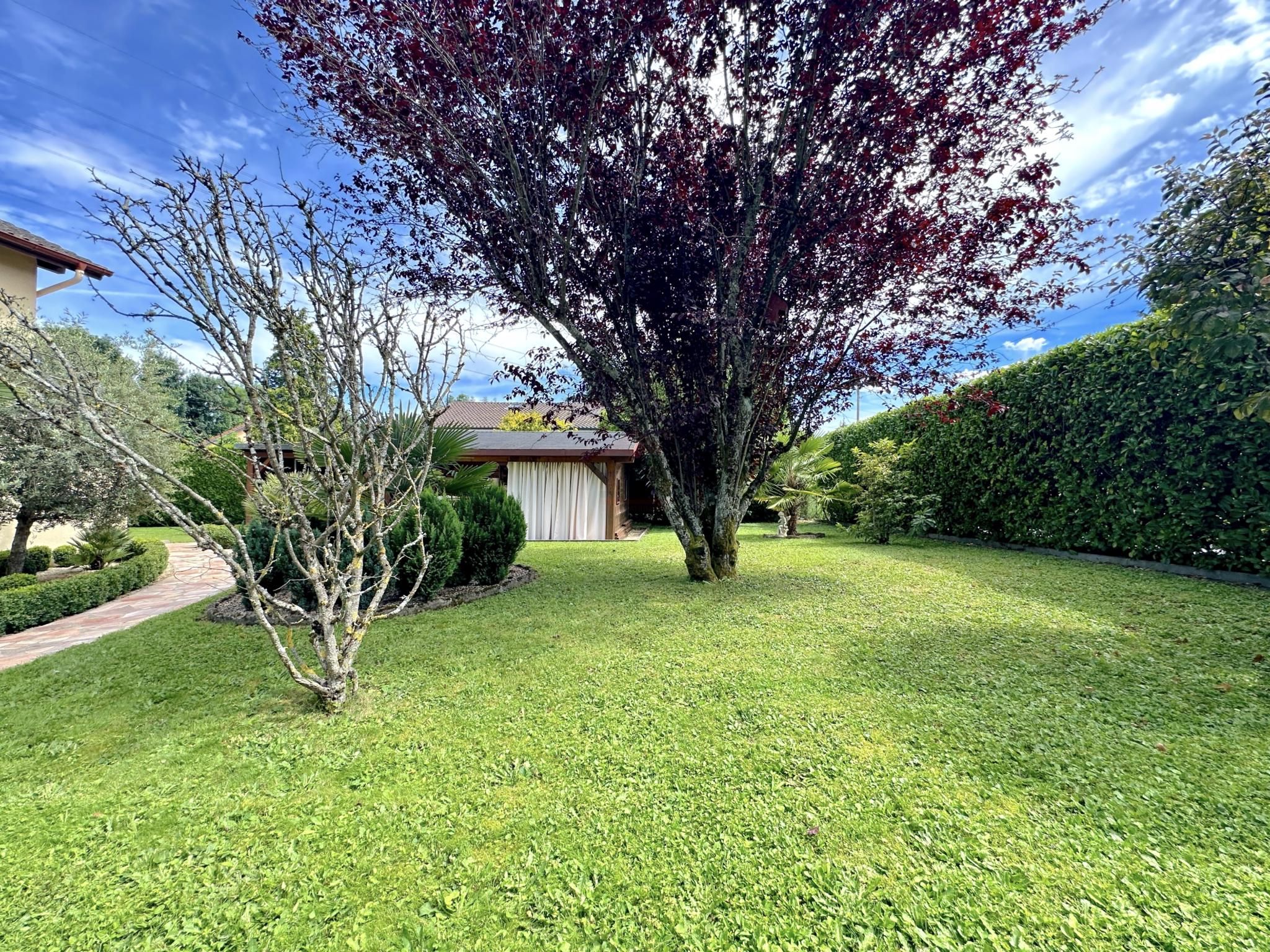 Maison avec Jardin, Terrasse et Espace de Vie Extérieur