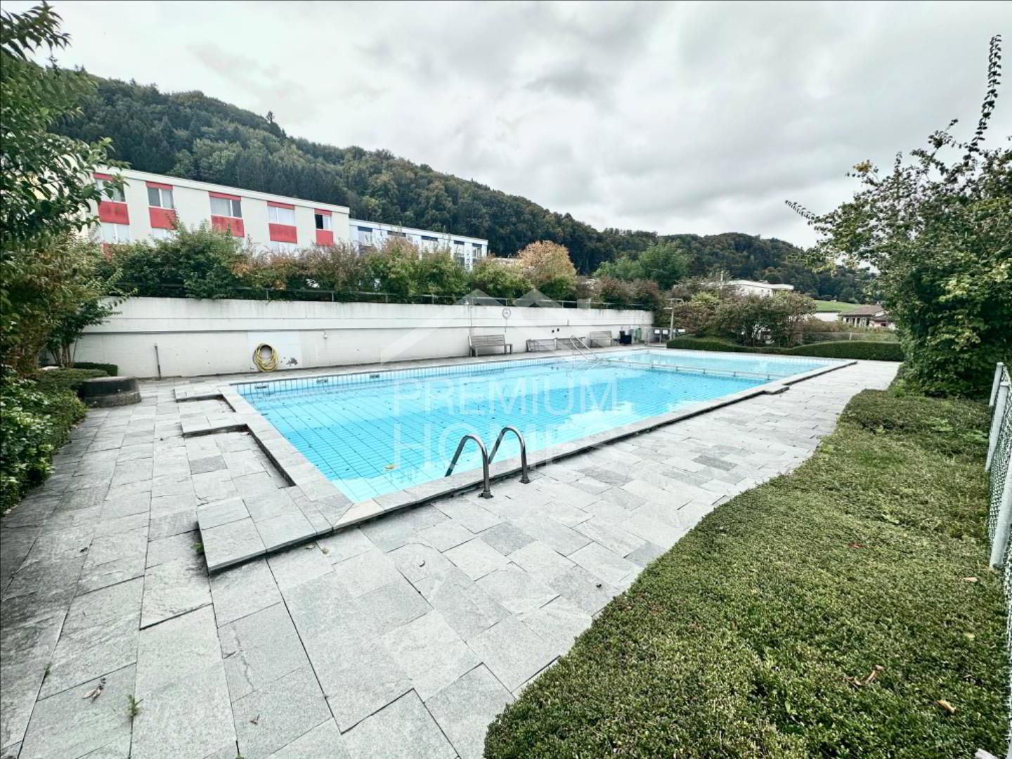 Exclusive condominium with swimming pool in Kehrsatz