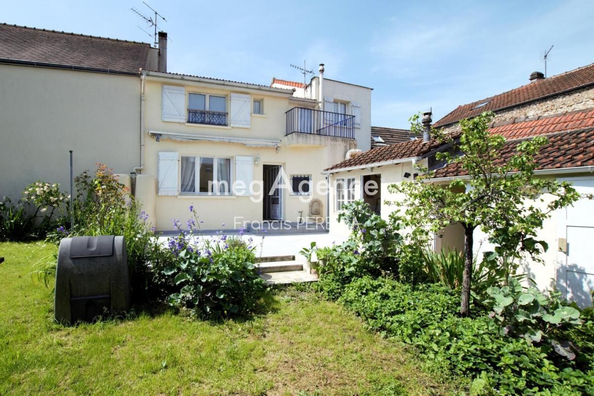 Charmante maison ancienne avec agréable jardin clos