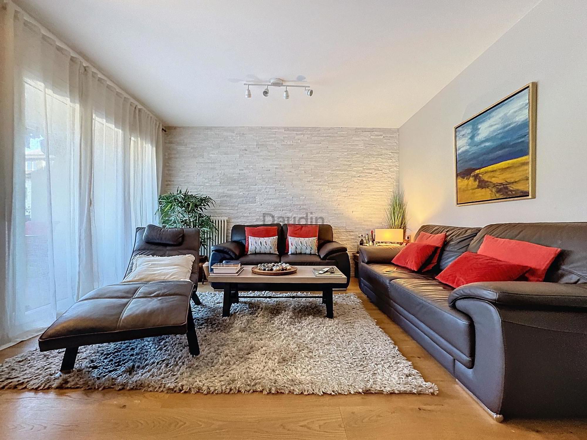 5-room apartment with a surface area of 111 m2 in the heart of the village