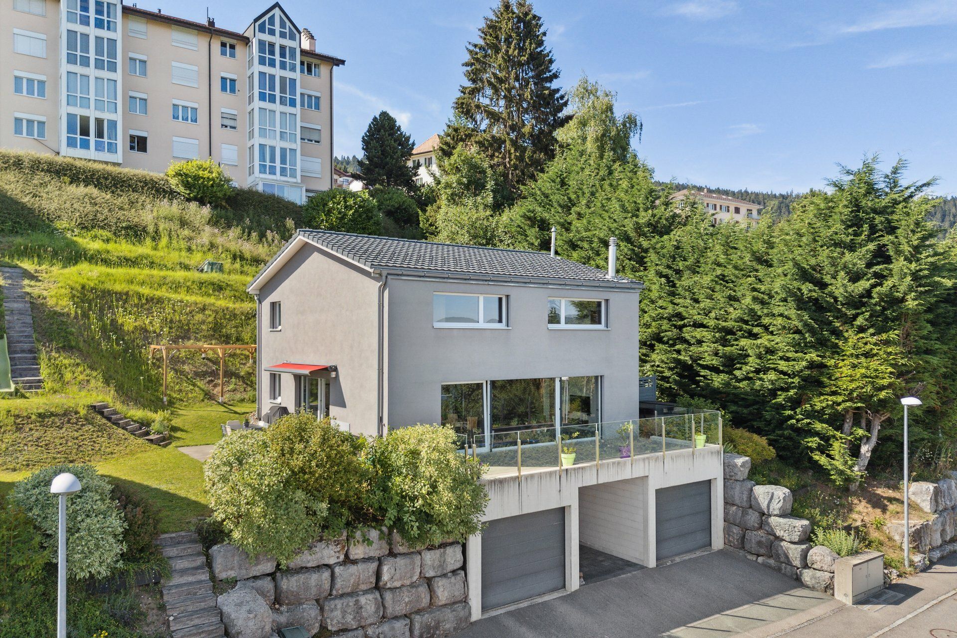 Magnifique villa contemporaine avec vue dégagée sur la vallée