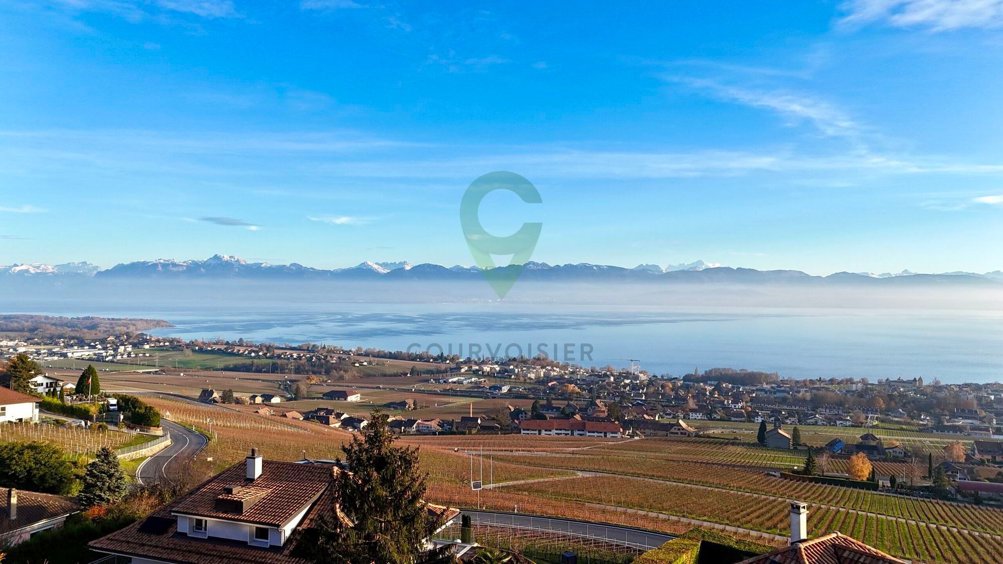 A 5 minutes de Rolle, superbe triplex rénové avec jardin et vue lac