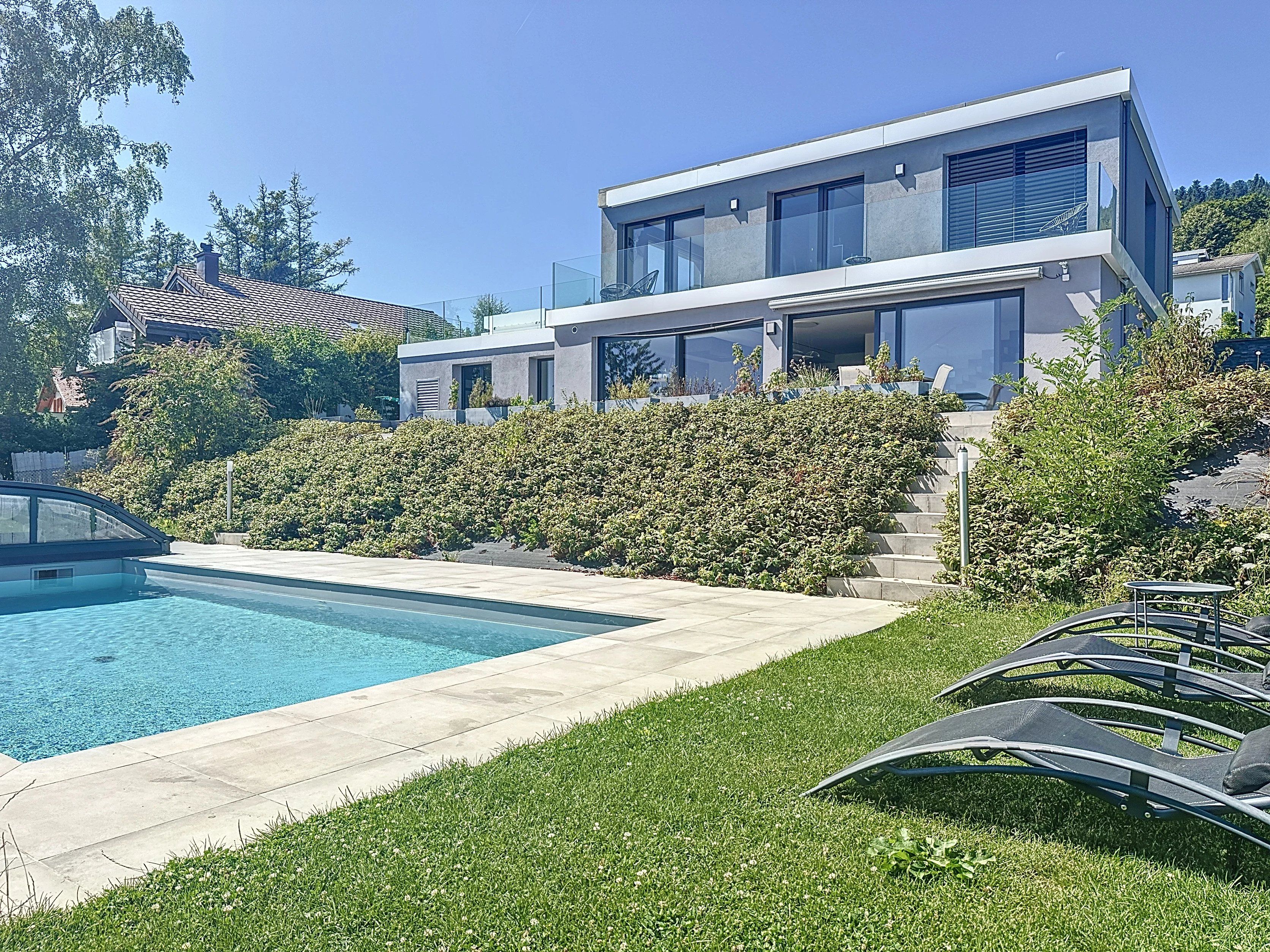 Superbe villa avec vue panoramique sur le lac