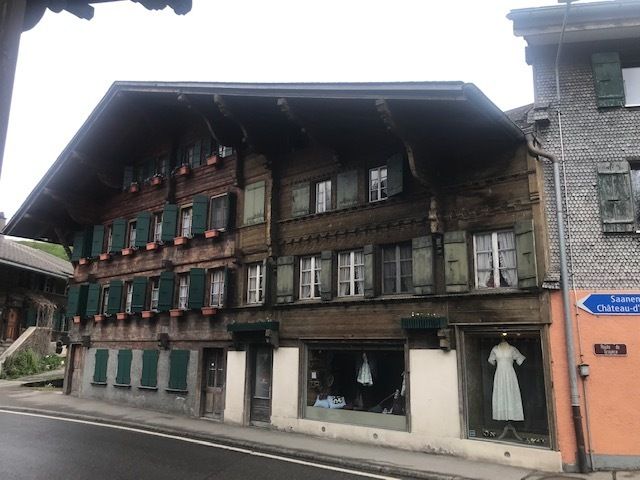 Immeuble d'habitation, affectation mixte, Les Moulins, Château d'Oex