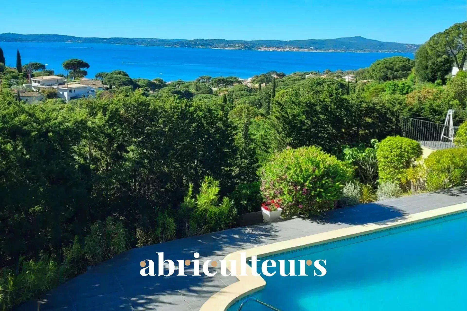 Villa d'exception 8 pièces avec vue panoramique sur la baie de Saint-Tropez/Quartier Sémaphore - 83120 Sainte-Maxime