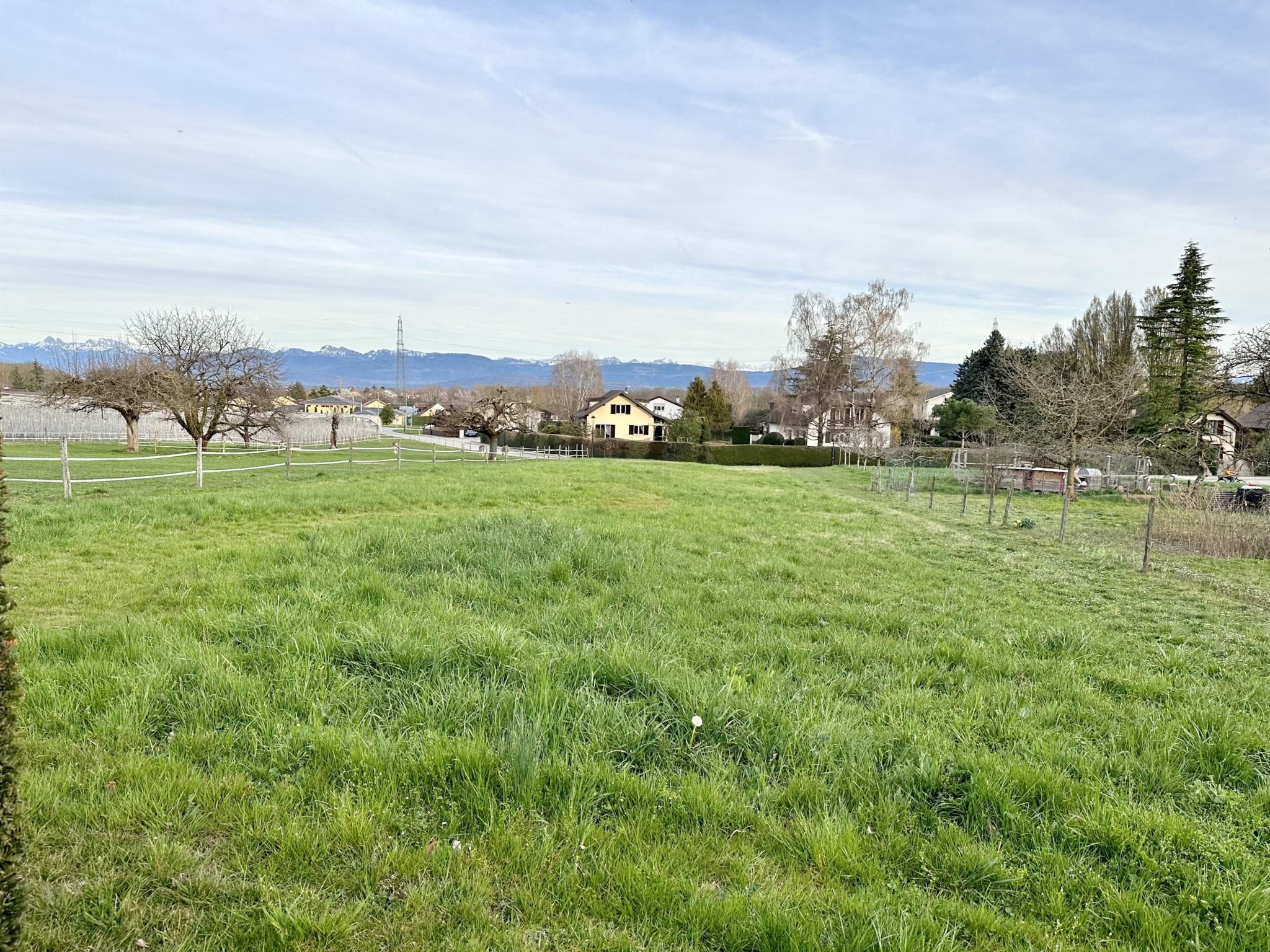 Maison mitoyenne entièrement à rénover avec vue dégagée