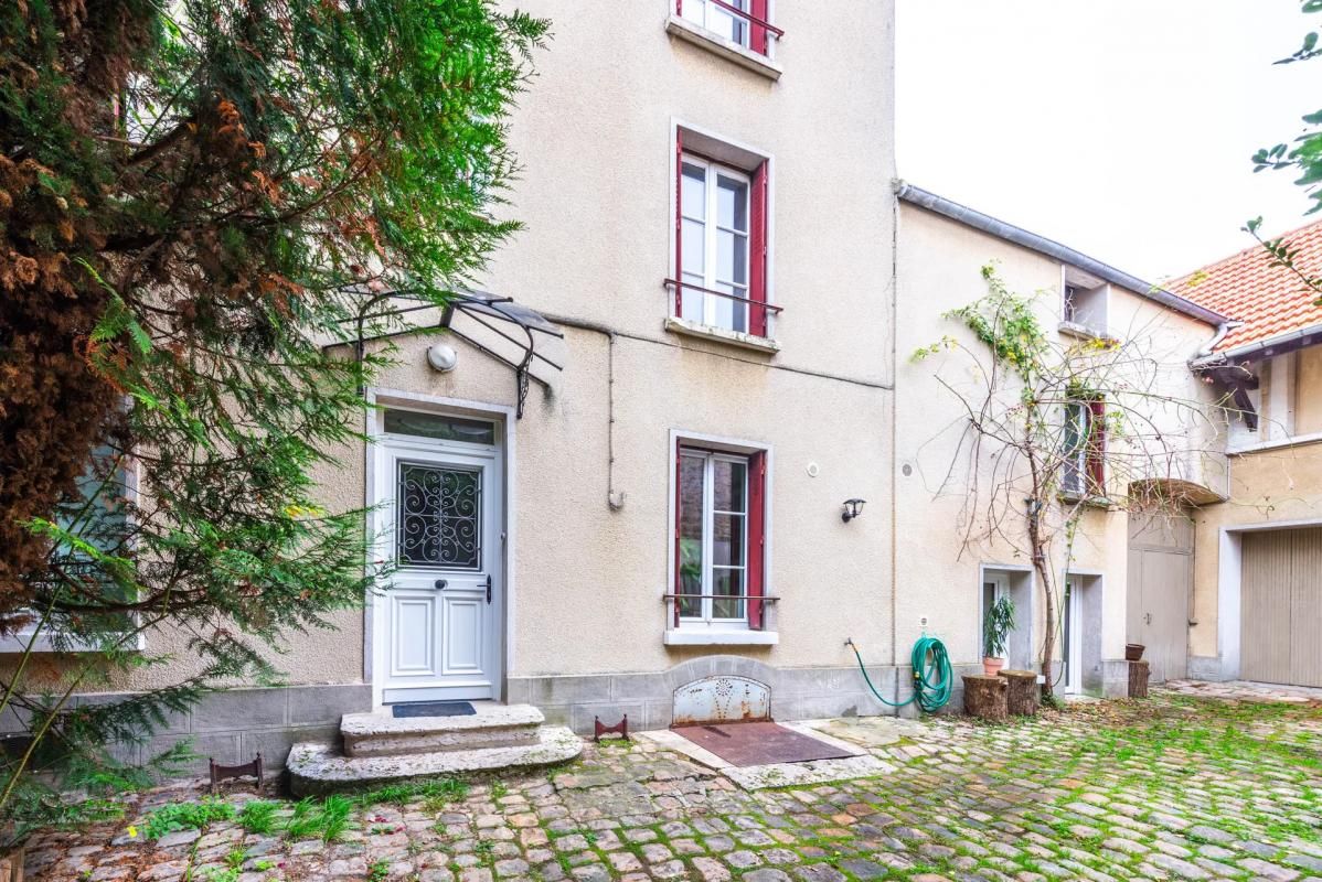 Maison 6 pièces de 152 m2 en vente en plein coeur de Vaux-sur-Seine