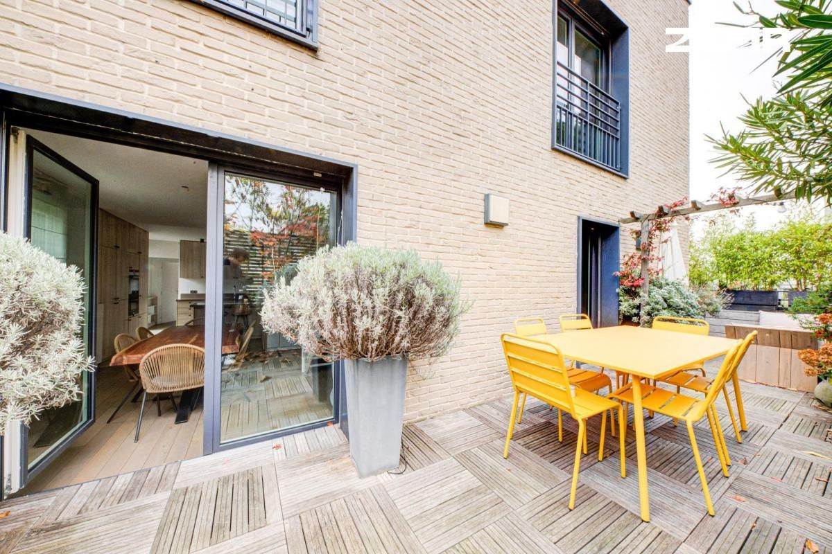 SUBLIME DUPLEX BUTTES CHAUMONT/CANAL DE L'OURCQ TERRASSE DE 40 M2