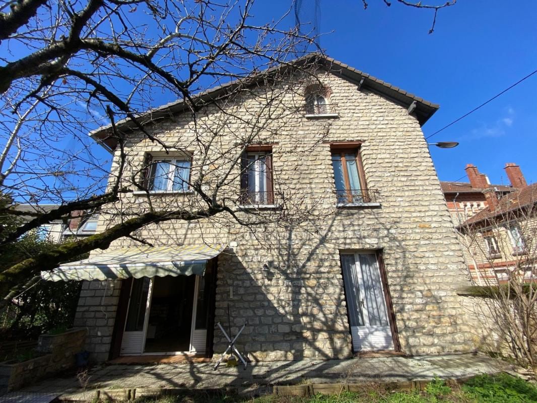 Belle Maison de Caractère en plein coeur de  Mantes  la jolie