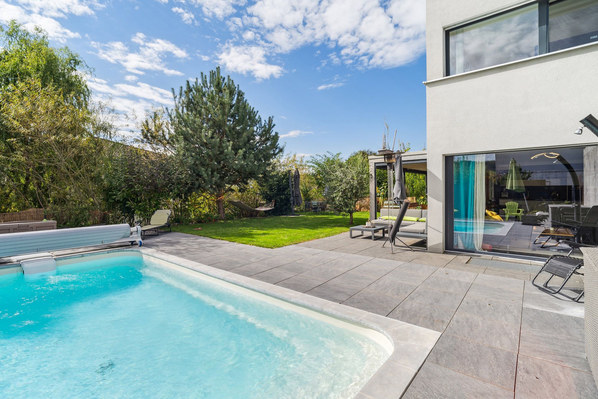 Très belle villa individuelle avec piscine chauffée et jacuzzi