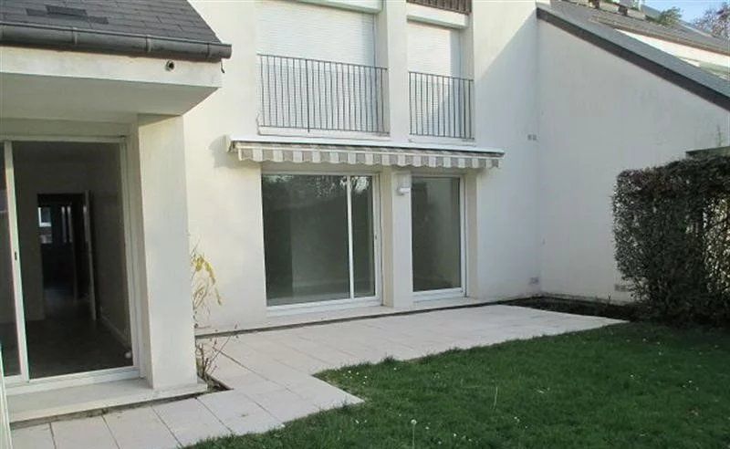 SAINT-NOM-LA-BRETECHE - GRAND APPARTEMENT AVEC TERRASSE ET JARDIN