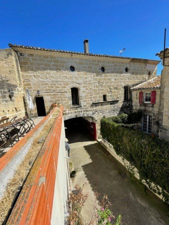 'MAISON D'HÔTES' ou 'INVESTISSEUR' au coeur de village dans belle maison de village du  XVII° idéale