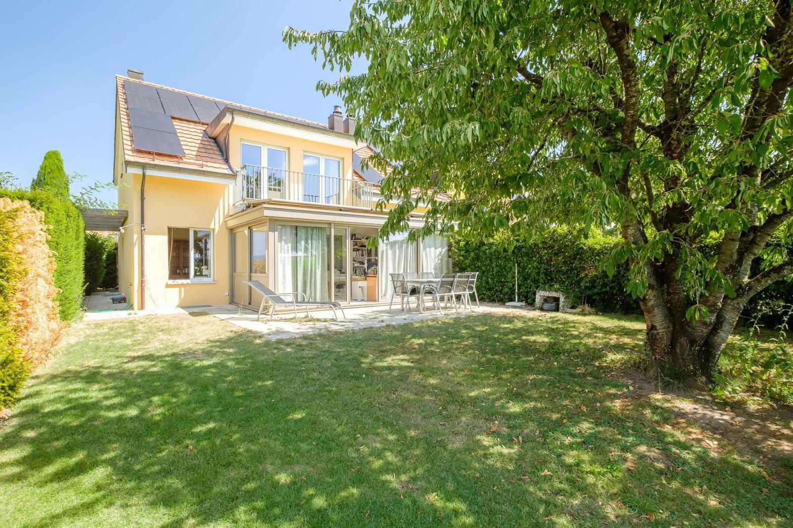 EN EXCLUSIVITÉ ! Charmante villa jumelée au calme absolu