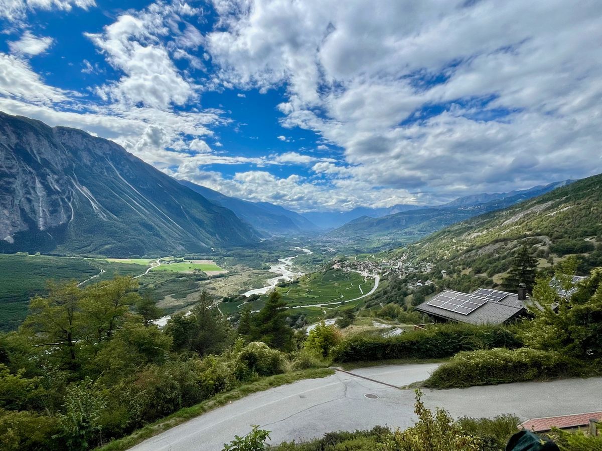  Exklusives Chalet mit atemberaubendem Panoramablick bis weit in die Rhôneebene und das Mont-Blanc Massiv 