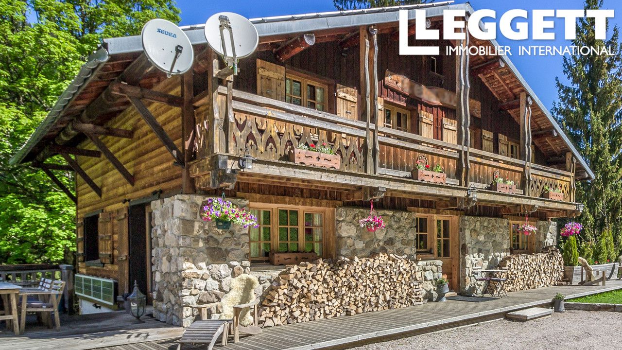 Luxueux chalet alpin isolé de 5 chambres avec piscine accessible par véhicule chenillé en hiver, Graydon