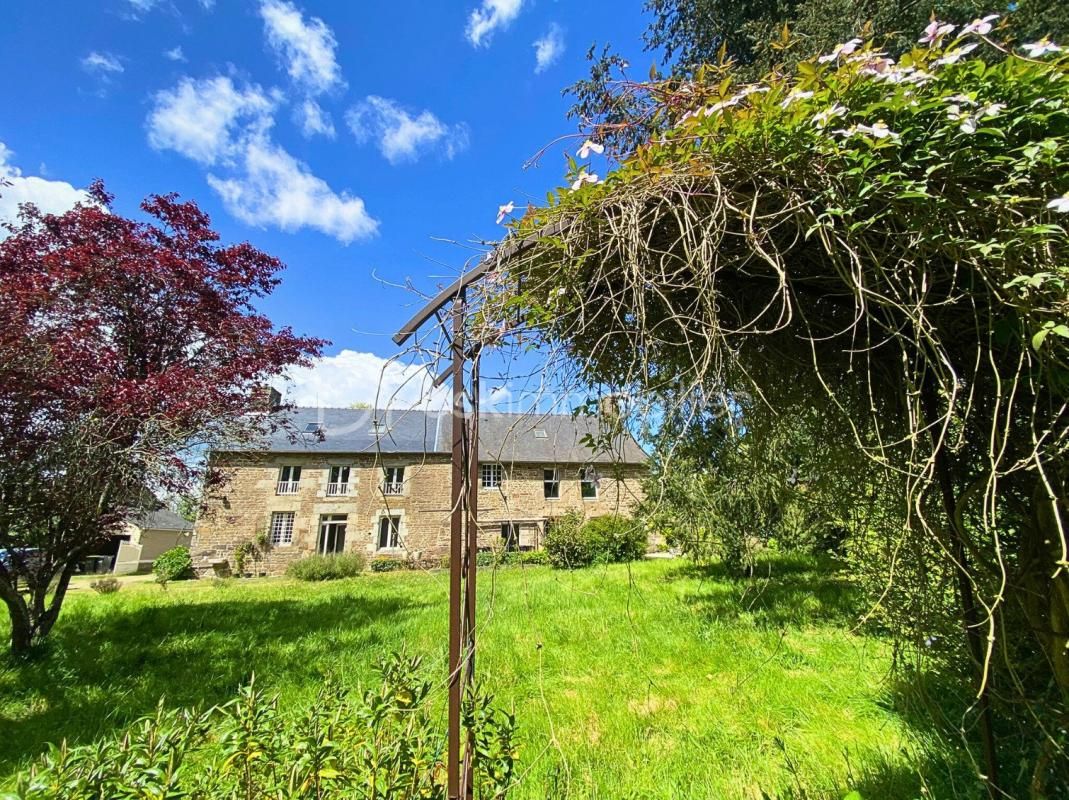 BÂTISSE ENTIÈREMENT RÉNOVÉE - HAMEAU - 5 CHAMBRES - PARCELLE ARBORÉE de 6500 m2