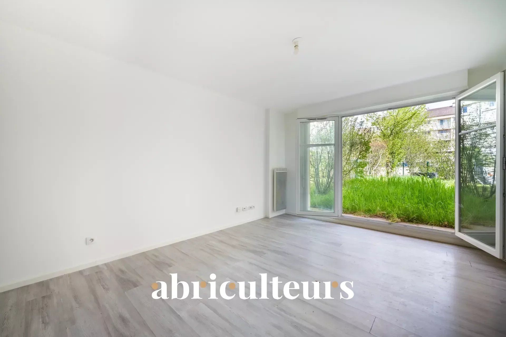 Appartement de 42 m2 avec grand jardin et baie vitrée