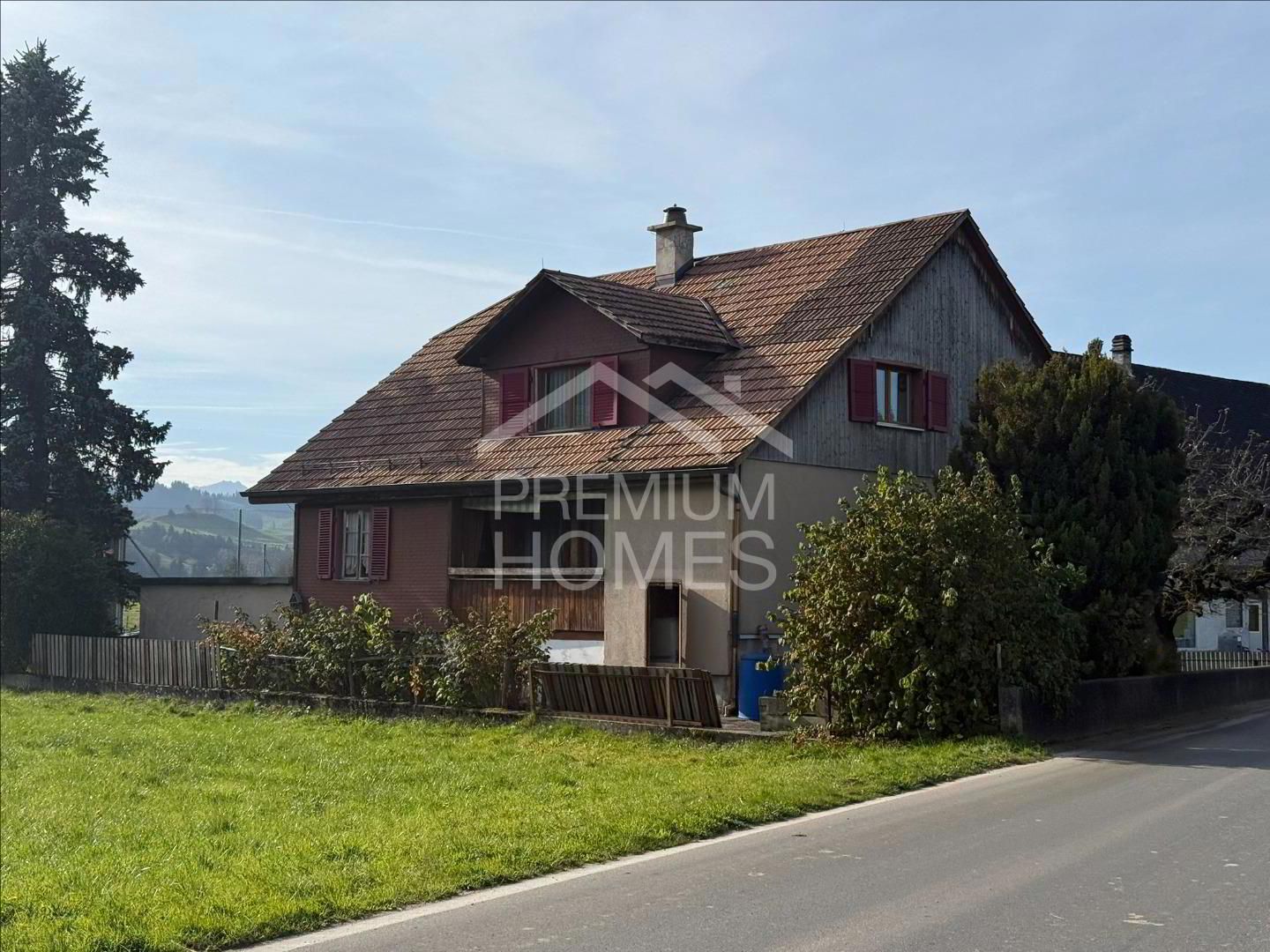 Detached house in Schwarzenegg - your home with room for development