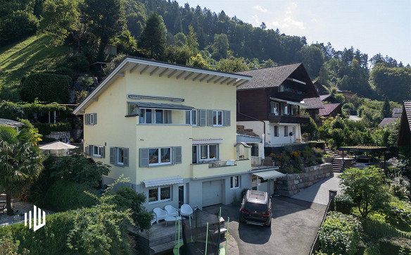 ImmoWyss - Freistehendes Haus in Hünibach mit See- und Bergblick